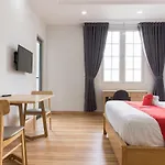 Reddoorz Premium Near E-Town