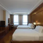 Nhat Ha L\'Opera Hotel