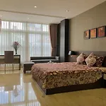 Sunny Serviced Apartment