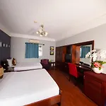 Good Vibes Central Hotel