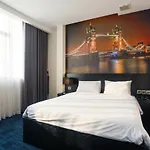 Daisy Hotel