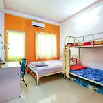 Color House Hostel