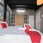 Reddoorz Plus @ Ung Van Khiem Street