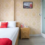 Reddoorz @ Pham Ngu Lao Street 4