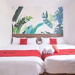 Reddoorz Plus @ Tran Quang Khai Street