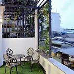 Smiley Apartment 8