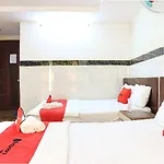 Reddoorz @ Cong Hoa Street