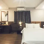 Lee Hotel