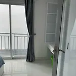 Smiley Apartment 8