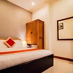 Sunflowers Hotel Airport