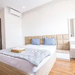 Henry Apartment Sunrise City