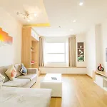 Henry Apartment Sunrise City