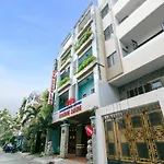 OYO 568 Hoàng Long