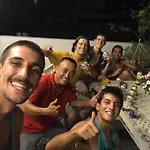 Full House Hostel