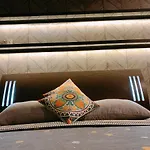 Luxurious Chinatown Hideaway