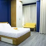 Oriental Art Apartment