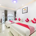 Oyo 652 Monaco Hotel