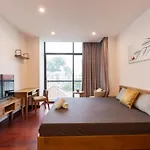 Auhome - Wooden Apartment