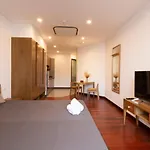 Auhome - Wooden Apartment