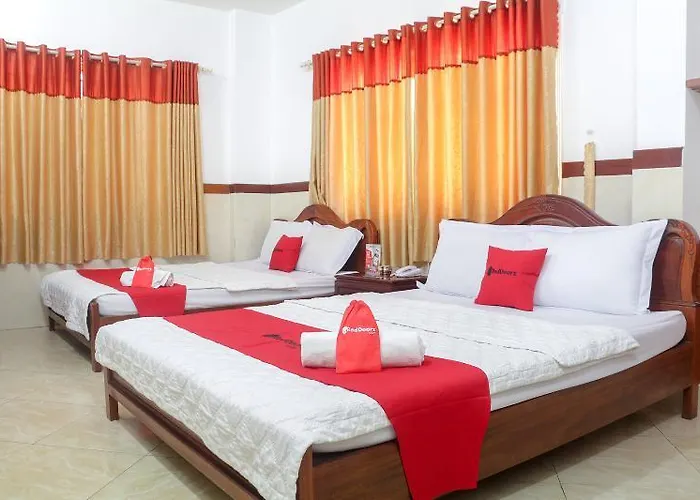 Reddoorz Plus Near Binh Tay Market