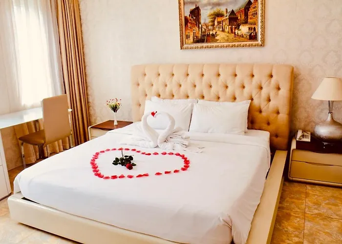 Golden Hotel & Apartment