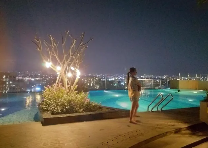 Tan Son Nhat Airport Sweet 2 Bedroom 1 Wc Apartment-Free Gym , Sky Pool ,Bbq ,Garden