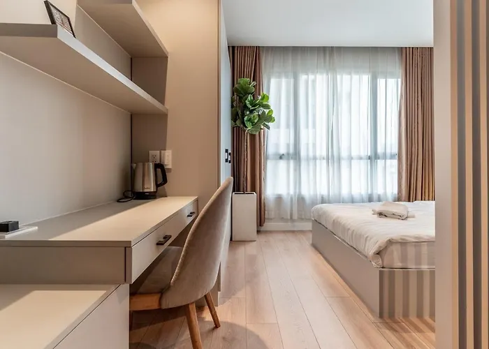 The Rixx Lancaster Apartment @ D1/ Netflix/Bathtub