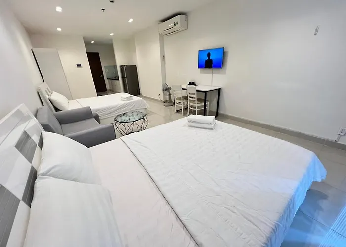 Two-Bed Homestay Near The Airport