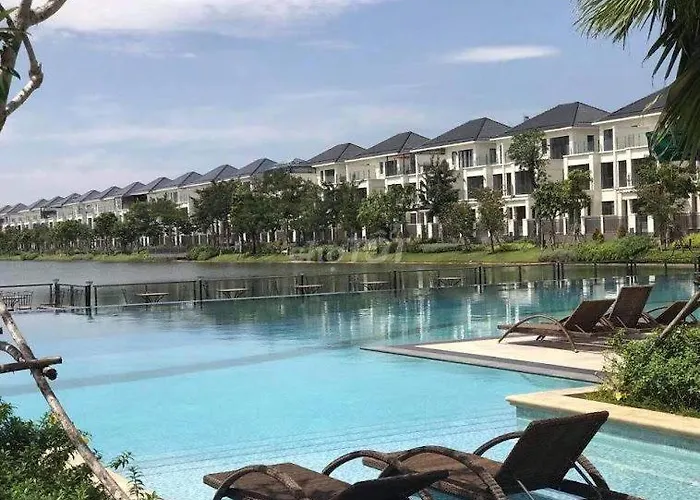 Homestay Lakeviewcity Swimming Pool