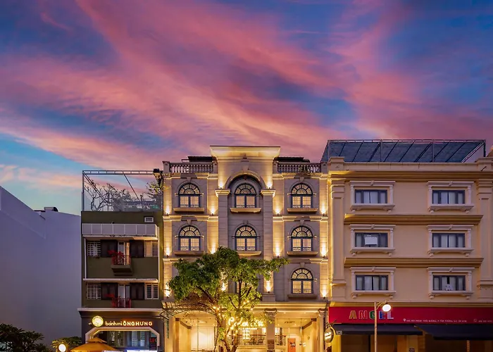 Golden Star Apartment & Hotel