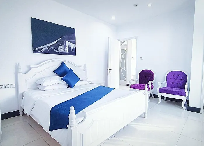 Queen Central Apartment Hotel