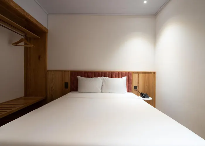 Haven Hut Riverside Hotel