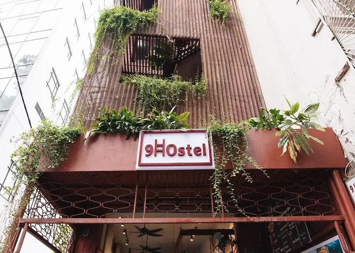 9 Hostel And Bar
