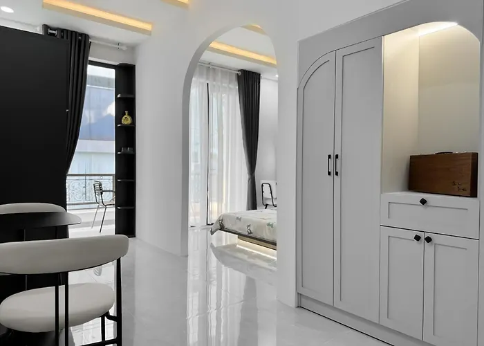 Newhome Luxury Apartment
