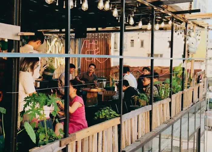 The Gk House Hostel, Ecolliving, Central City, Natural Wooden, Chill View Rooftop, Restaurant And Cocktail Bar