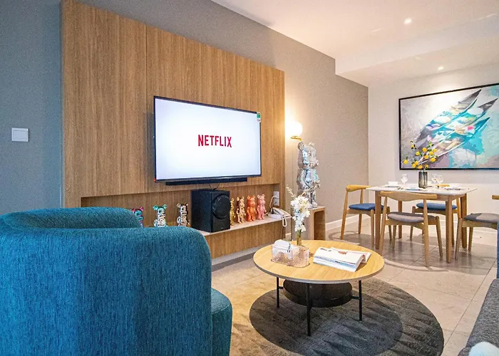 Lusso Suites - D1Mension & Zenity Residence, Sg\'S Heart