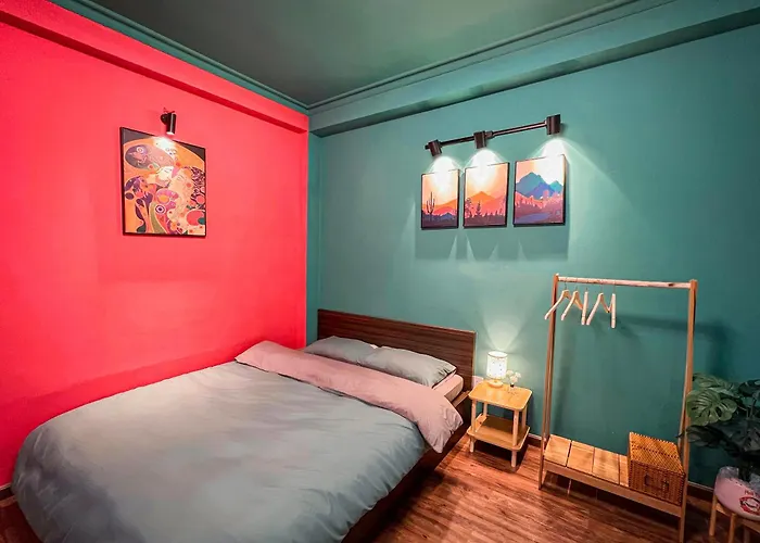 Unique Hideout - Freenetflix @ Near Bui Vien