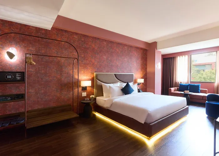 Kin Hotel Ly Tu Trong