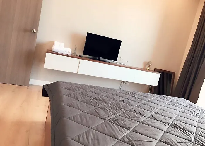Best Deal In Saigon Galaxy 9 Luxury Apartment Cityview Pool !