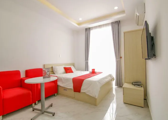 Reddoorz Near Quan Khu 7 Stadium