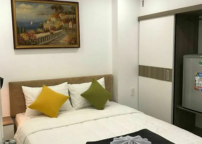 Smiley Apartment 11