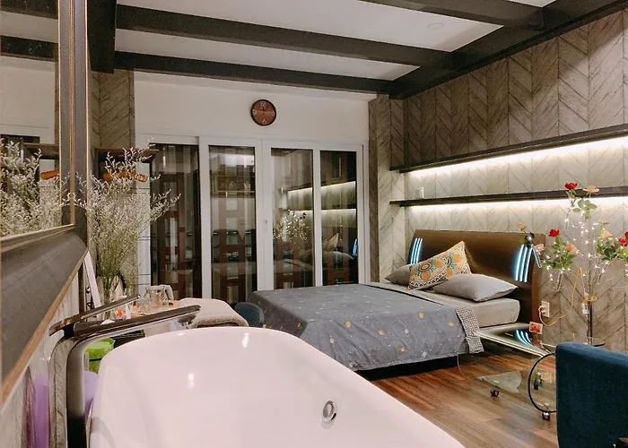 Luxurious Chinatown Hideaway