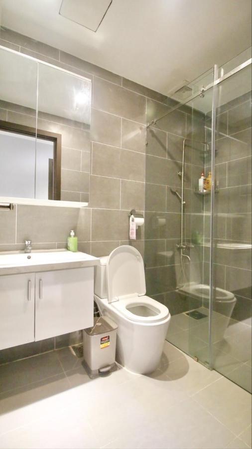 Apartment Rivergate - Luxury Across D1 - Free Pool,gym,netflix Ho Chi Minh City