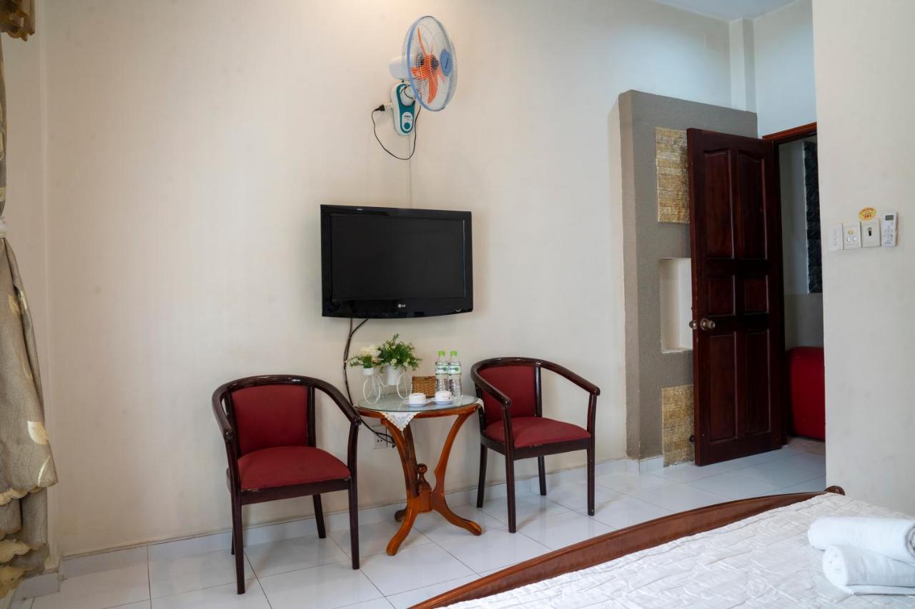 Aqua Nhu Huynh Hotel