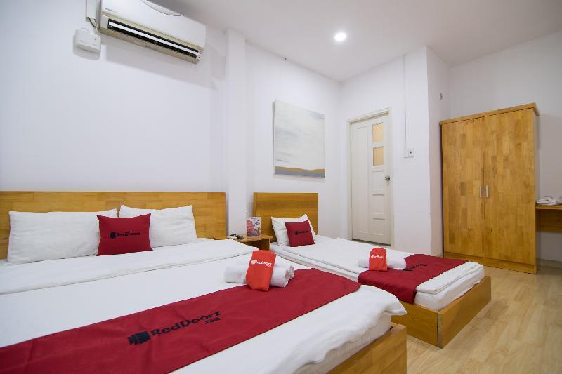 Hotel Reddooz Near Nguyen Hue Walking Street 2 2*