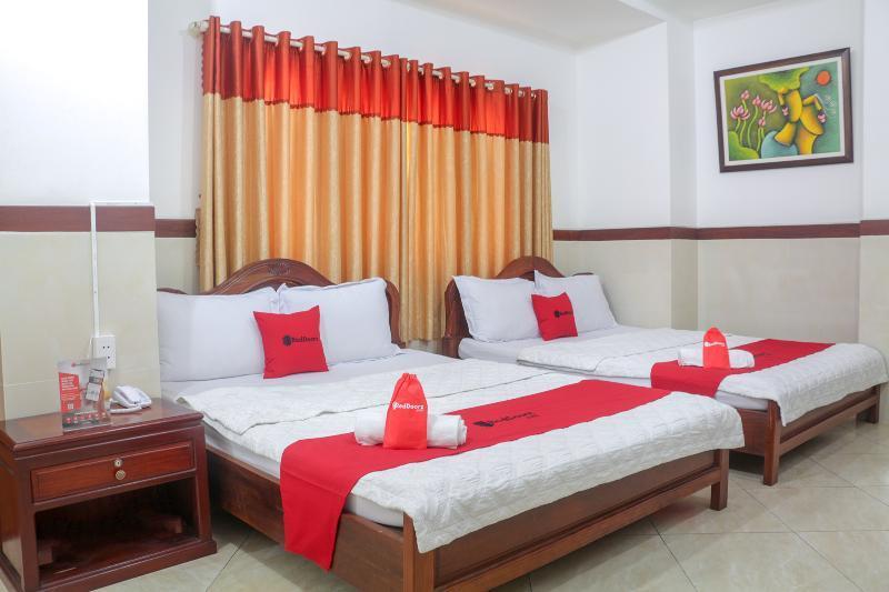 Hotel Reddoorz Near Binh Tay Market 2*