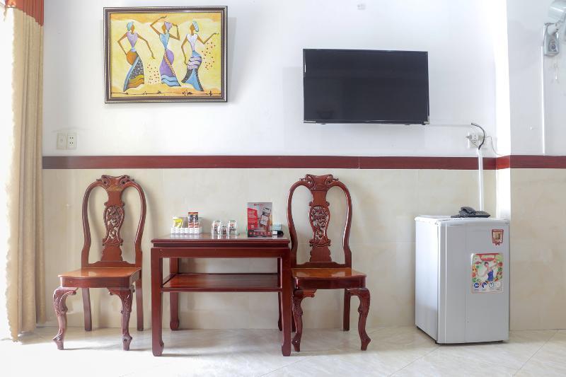 Reddoorz Near Binh Tay Market 2*