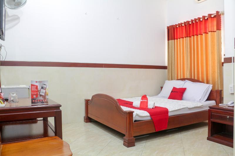 Hotel Reddoorz Near Binh Tay Market