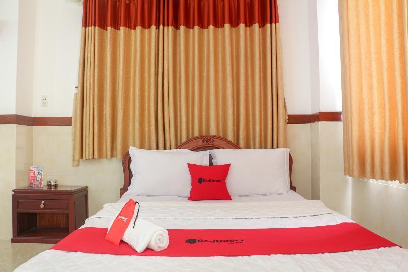 Reddoorz Near Binh Tay Market Ho Chi Minh City