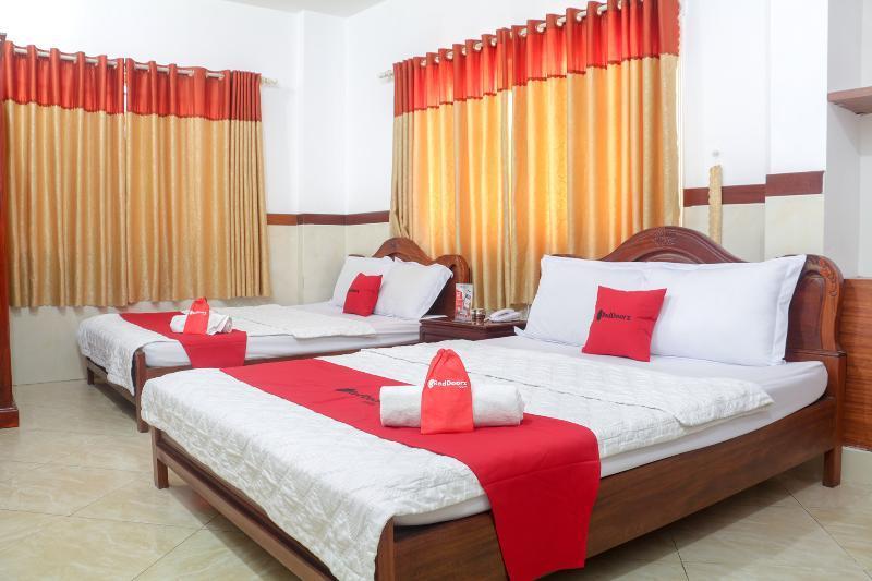 Hotel Reddoorz Near Binh Tay Market 2*